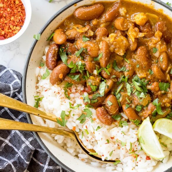 Red Kidney Beans Curry, Indian Rajma Masala Magenta Streaks